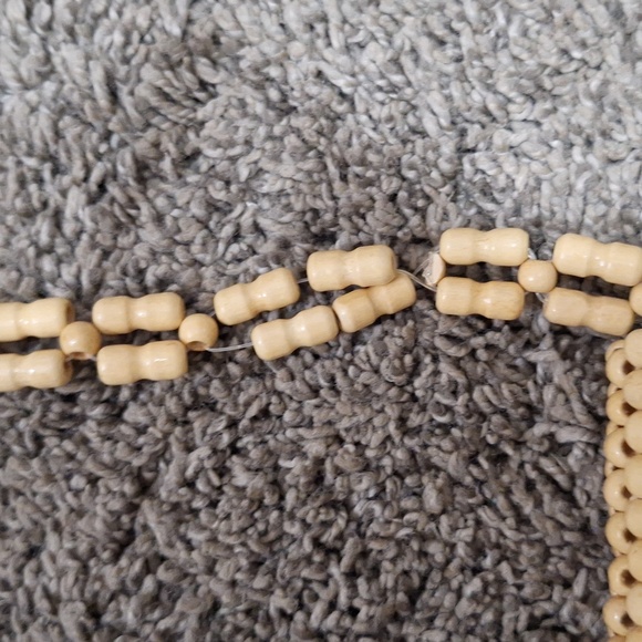 Wooden beaded crossbody bag - brown / off white - Picture 7 of 8